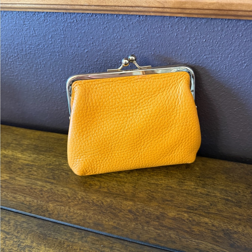 ✨NWOT -  Dooney & Bourke Pebble Leather Large Framed Kisslock Coin Purse✨ - Picture 4 of 6